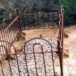 Wubin UNNAMED GRAVE (either Furlong WP or Robb J) alongside Behrenbreck's grave - Photo Ernie Trowbridge (Date unknown) Wubin